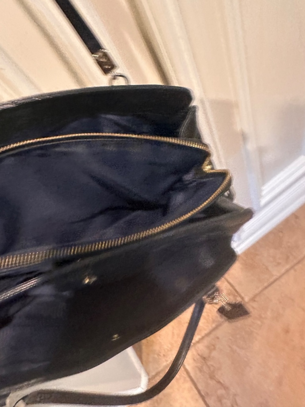 Coach bag black with nay inside - Picture 3 of 6